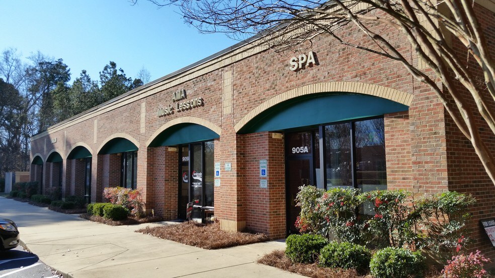 More Photos Of 905 McKnight Dr, Knightdale General Retail For Lease