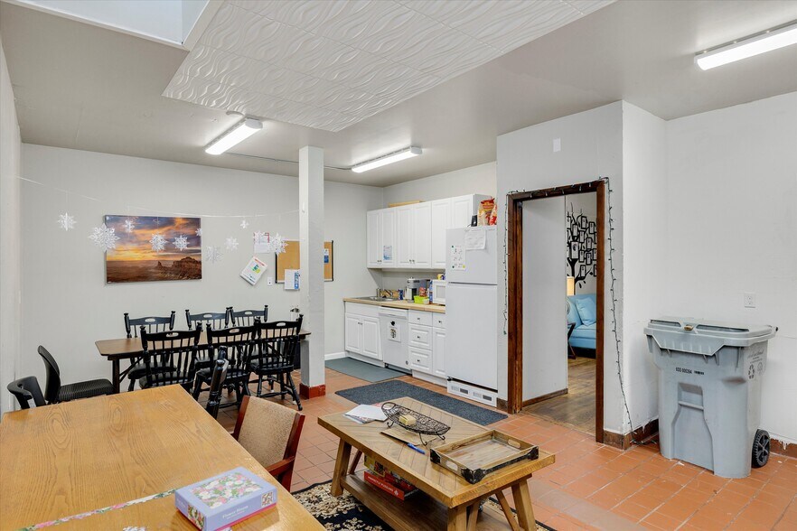 More Photos Of 113 N Elm St, Canby Restaurant For Lease