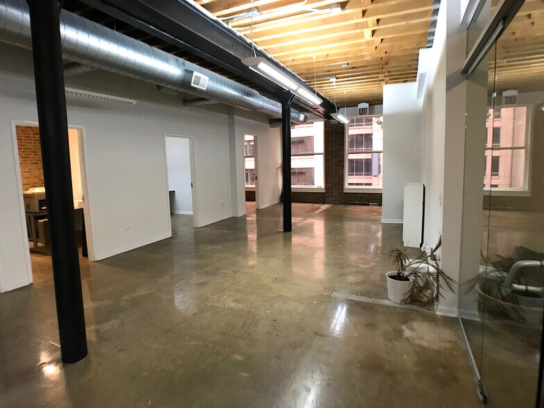 More Photos Of 108-110 W Kinzie St, Chicago Office Residential For Sale