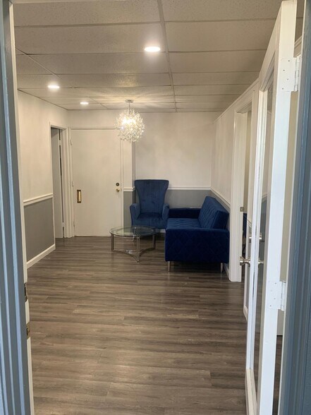 More Photos Of 6959 Linda Vista Rd, San Diego Storefront Retail Office For Lease