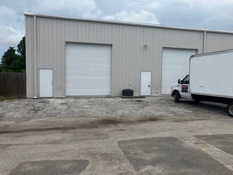 More Photos Of 9161 131st Pl N, Largo Warehouse For Lease