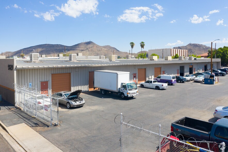 More Photos Of 9625-9629 N 21st Dr, Phoenix Warehouse For Lease