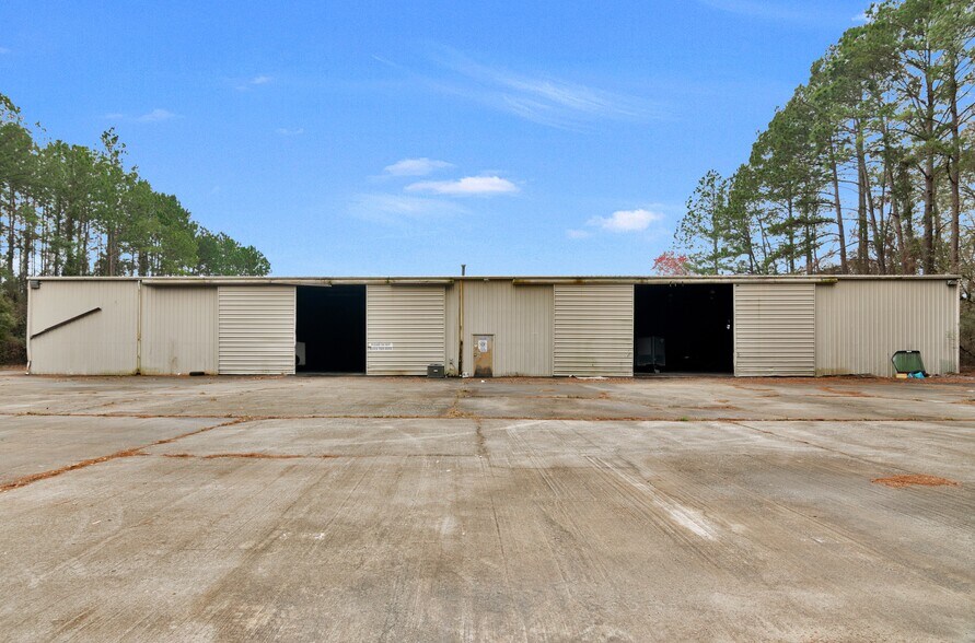More Photos Of 2023 Memorial Dr, Waycross General Retail For Sale