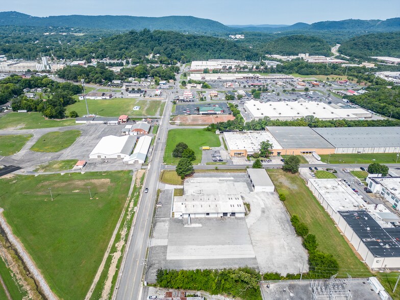 More Photos Of 801 Legion Dr, Dalton Distribution For Lease