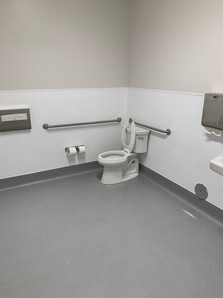 More Photos Of 9220-9268 1/2 Hall Rd, Downey Manufacturing For Lease