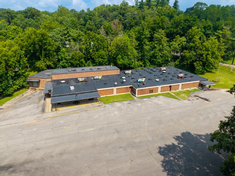 More Photos Of 700 Channel Ln, Marietta Light Distribution For Lease