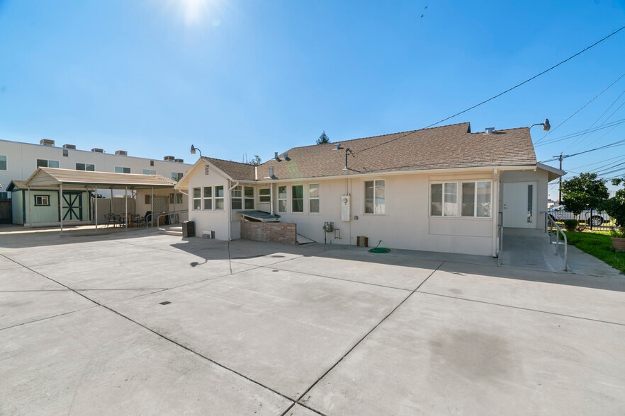 More Photos Of 431 W J St, Oakdale Assisted Living For Sale