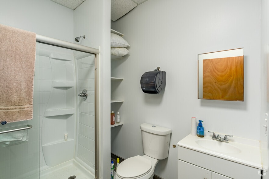 More Photos Of 3718 57th St, Woodside Distribution For Sale