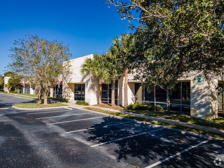 More Photos Of 599 Lake Kathy Dr, Brandon Office For Sale