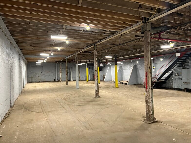 More Photos Of 3501 37th St, Mount Rainier Contractor Storage Yard For Lease