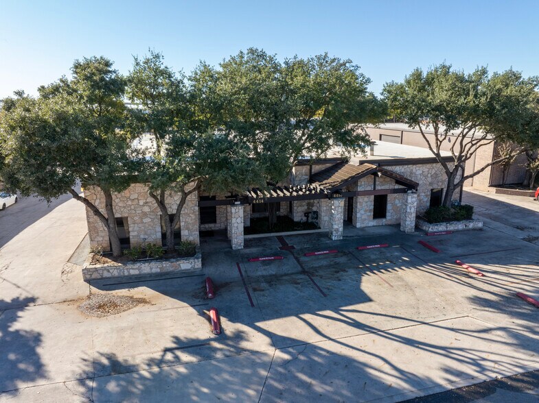 More Photos Of 4410-4414 Centergate St, San Antonio Warehouse For Sale