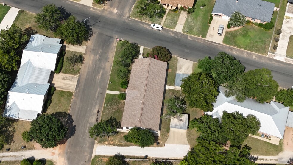 More Photos Of 1405 N Crockett St, Fredericksburg Apartments For Sale