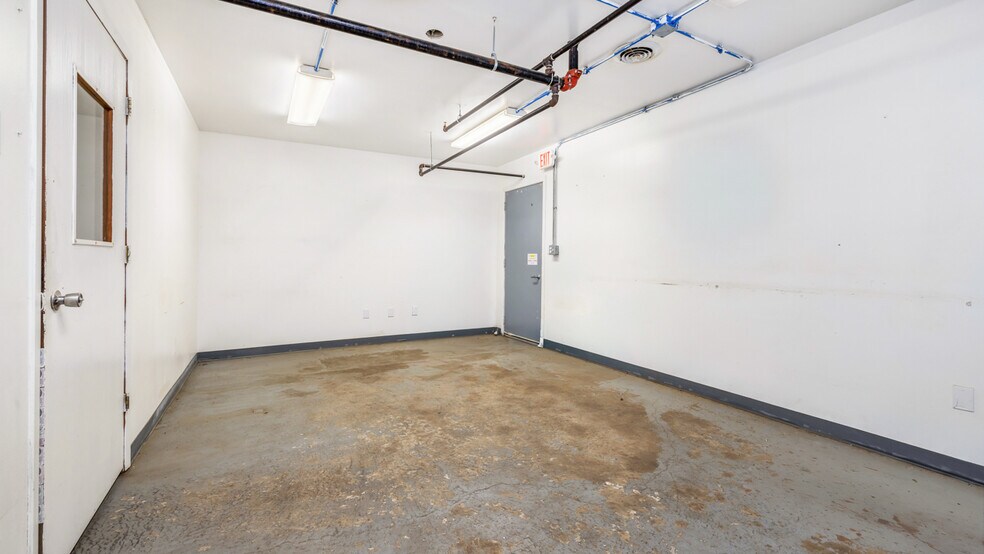 More Photos Of 106 E Smith St, Iron Mountain Distribution For Sale