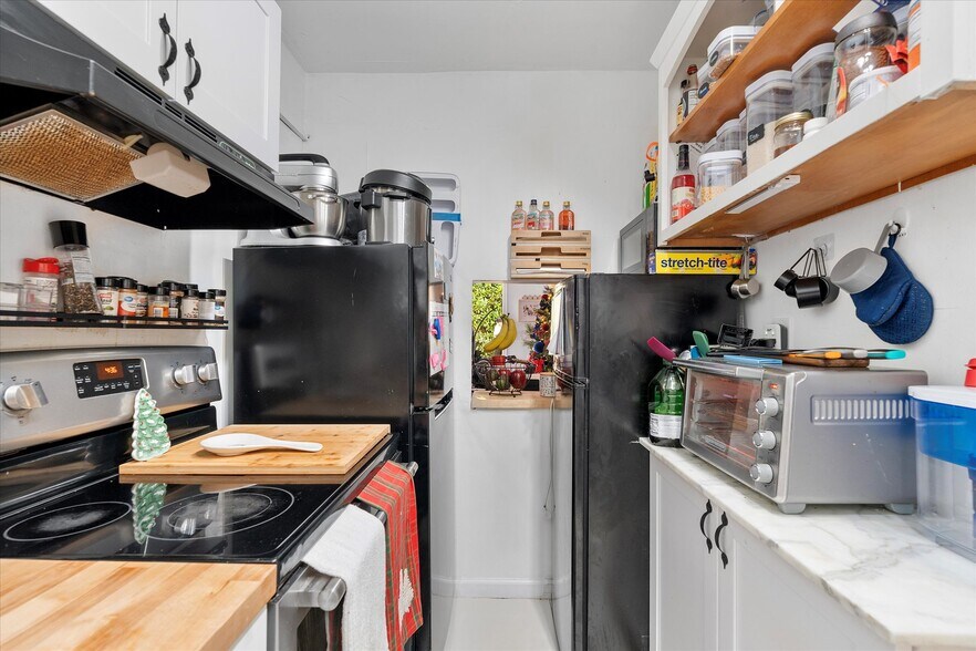 More Photos Of 701 NE 8th St, Hallandale Beach Apartments For Sale