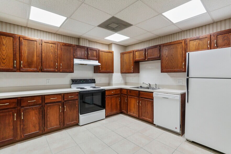 More Photos Of 18-20 W Washington St, Hagerstown Office For Lease