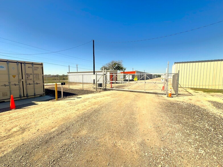 More Photos Of 8109 Us Highway 77, Sinton Self Storage For Sale