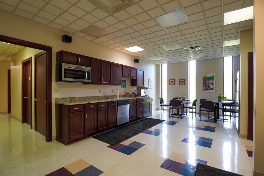 More Photos Of 10385 Spartan Dr, Evendale Light Manufacturing For Lease