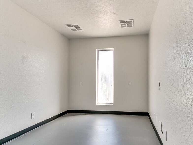 More Photos Of 7030 W Wilshire Blvd, Oklahoma City Storefront Retail Office For Lease