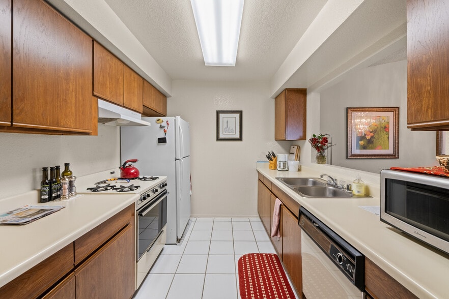 More Photos Of 72805 Park View Dr, Palm Desert Apartments For Sale