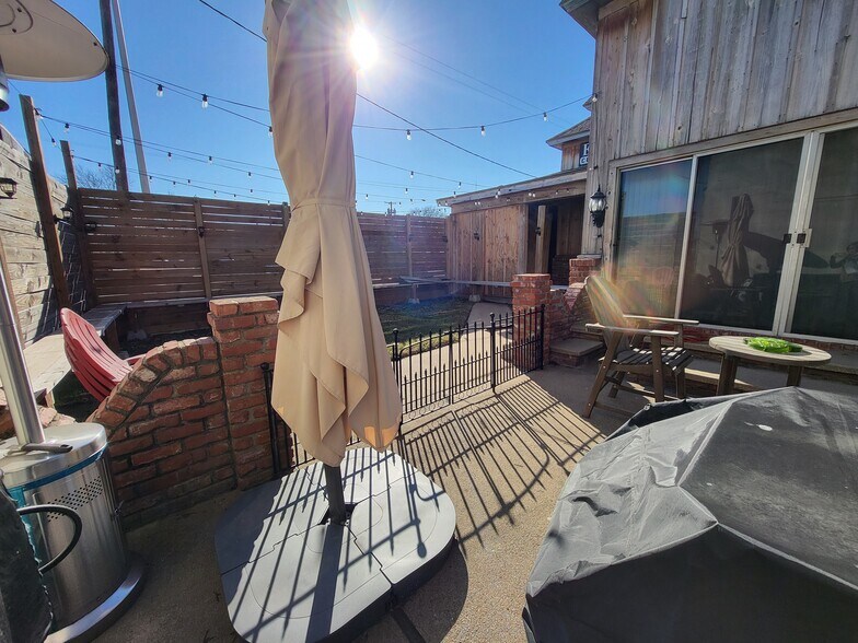 More Photos Of 1209 W 7th St, Joplin Office For Sale