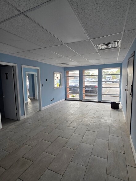 More Photos Of 1071 Waveland Ave, Franklin Park Warehouse For Sale