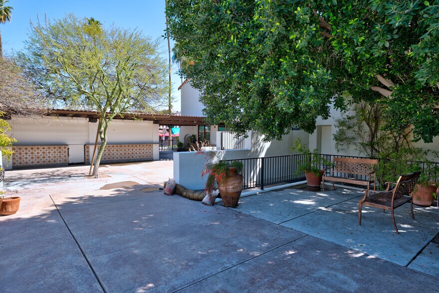 More Photos Of 369 N Palm Canyon Dr, Palm Springs Restaurant For Lease