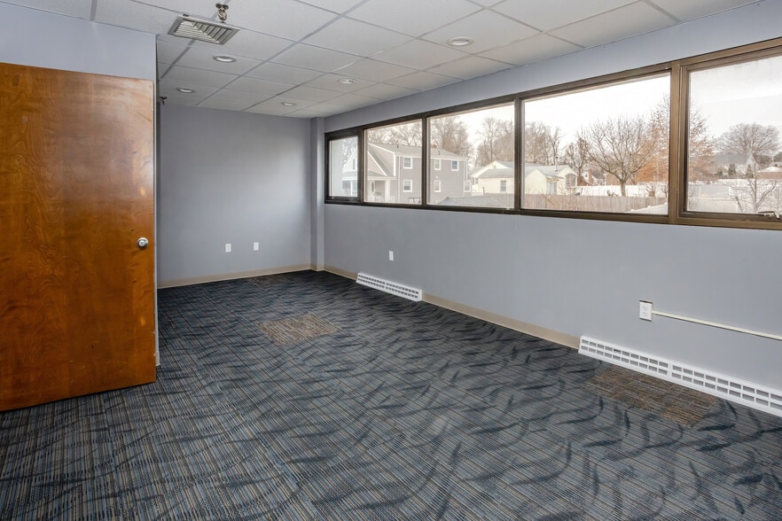 More Photos Of 239 Silas Deane Hwy, Wethersfield Medical For Lease