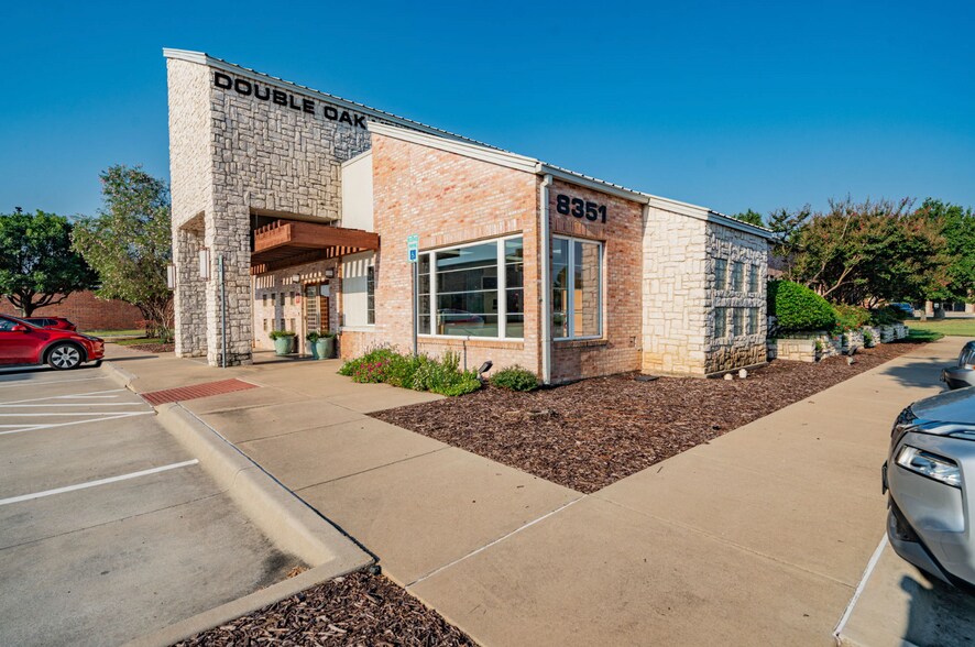 More Photos Of 8351 Justin Rd, Double Oak Veterinarian Kennel For Sale