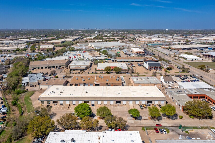 More Photos Of 10605 Boomer Cir, Dallas Warehouse For Lease