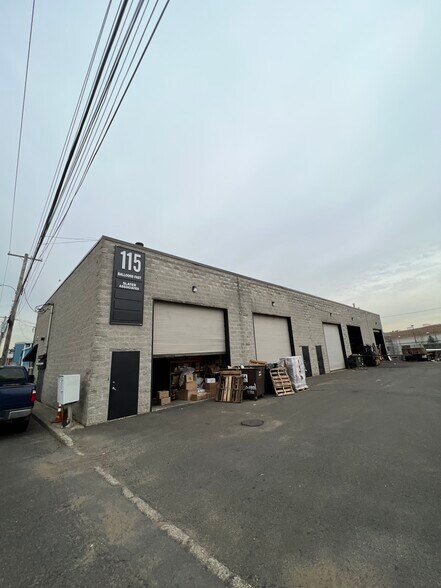 More Photos Of 115 Industrial Loop, Staten Island Distribution For Lease