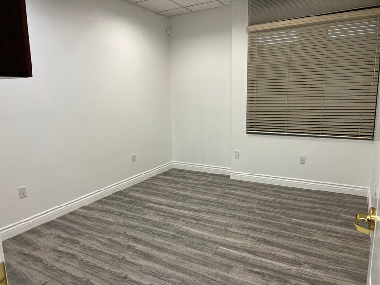 More Photos Of 375 N Stephanie St, Henderson Office For Sale