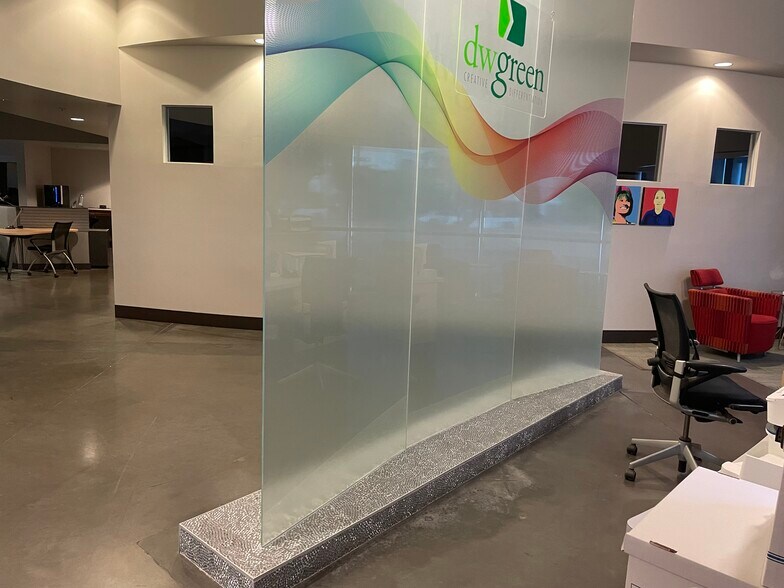 More Photos Of 8100 S Priest Dr, Tempe Showroom For Sale