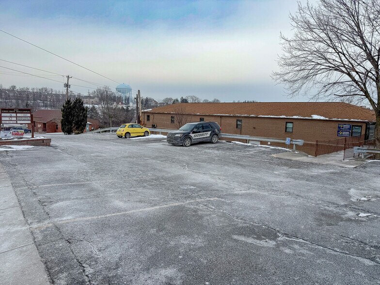 Primary Photo Of 329 Forest Grove Rd, Coraopolis Manufacturing For Lease