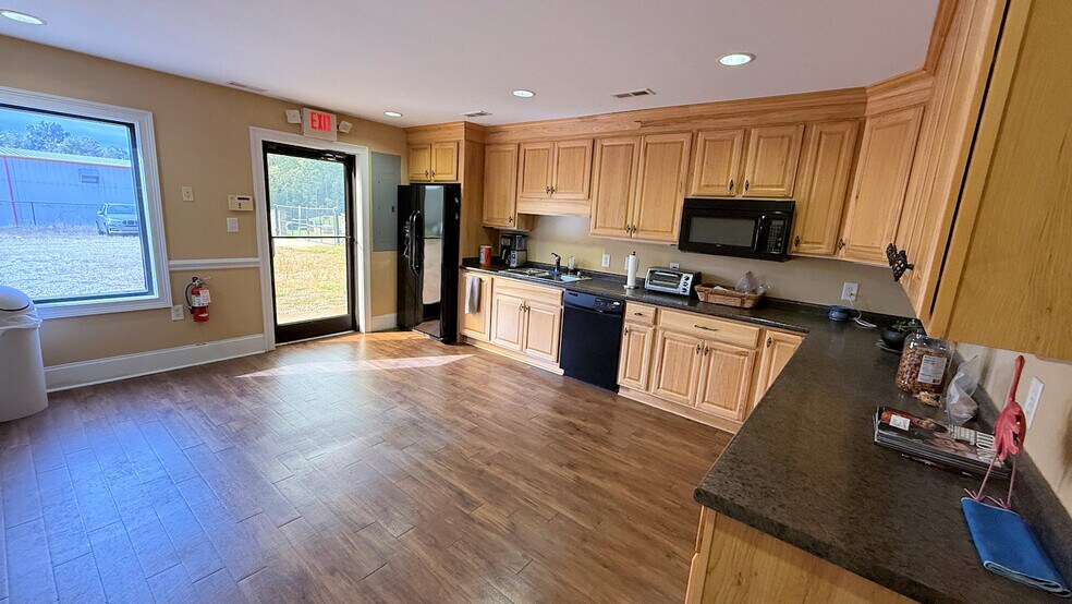 More Photos Of 265 Pitt Rd, Mooresville Warehouse For Sale