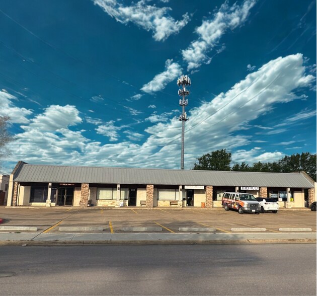 Primary Photo Of 2108 Southwood Dr, College Station Office For Lease