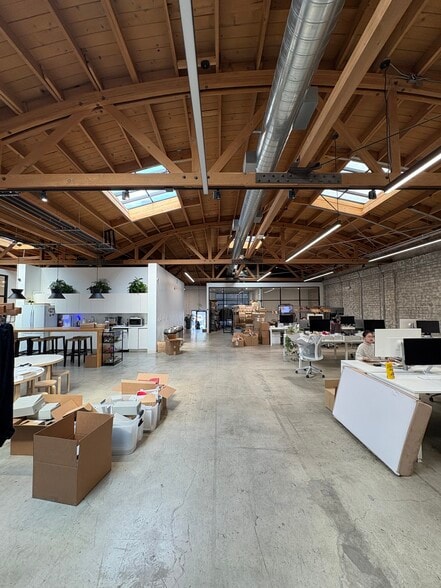 More Photos Of 2030-2036 Sacramento St, Los Angeles Office For Lease