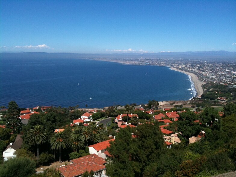 More Photos Of 2404 Via Campesina, Palos Verdes Estates Apartments For Sale