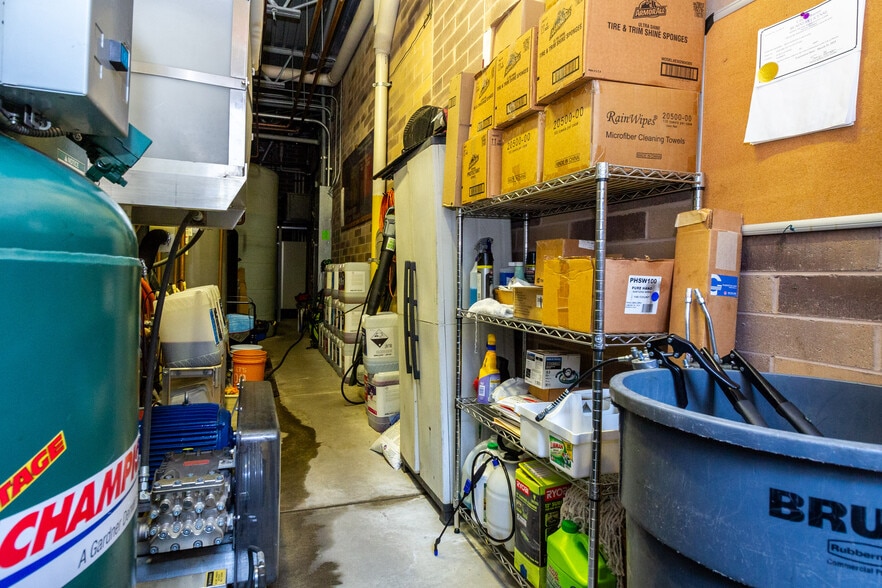 More Photos Of 31785 Van Dyke Ave, Warren Carwash For Sale