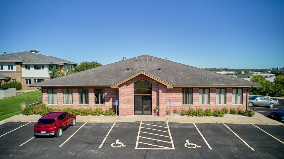 More Photos Of 2720 Superior Dr NW, Rochester Office For Lease