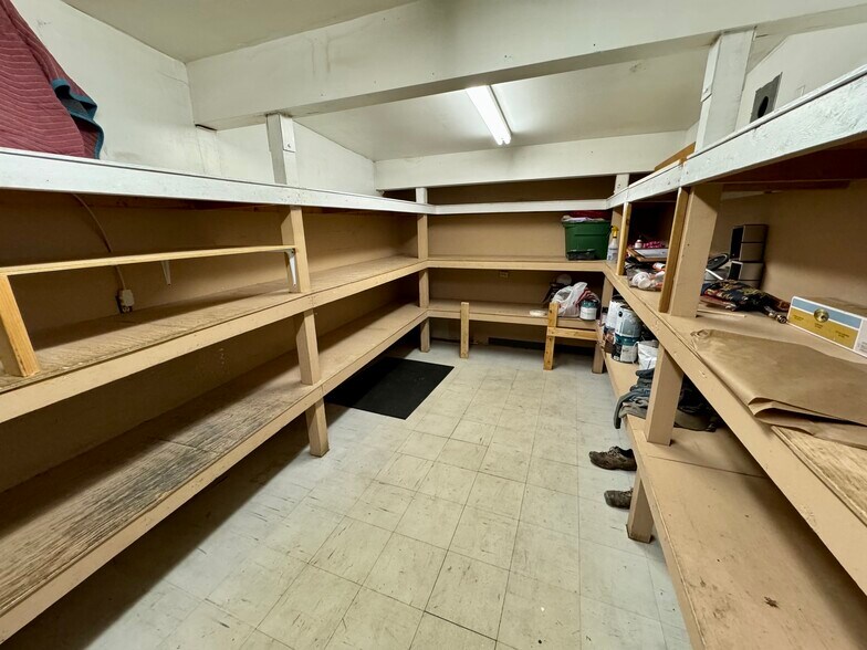 More Photos Of 194 Guy Park Ave, Amsterdam General Retail For Sale