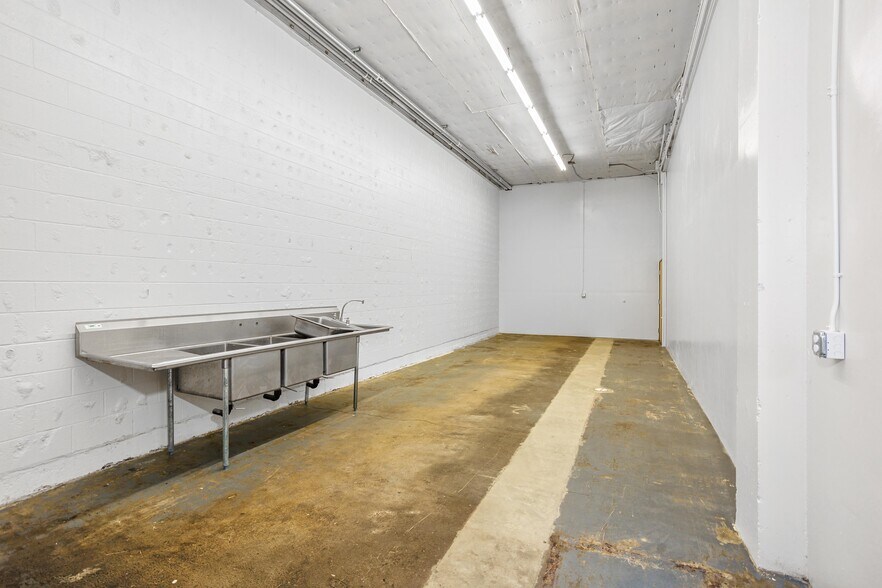 More Photos Of 4636 NE 42nd Ave, Portland Freestanding For Lease