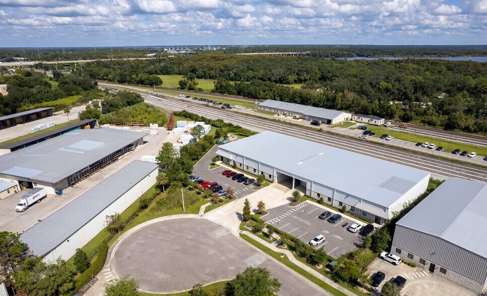 More Photos Of 623 Trestle Pt, Sanford Warehouse For Lease