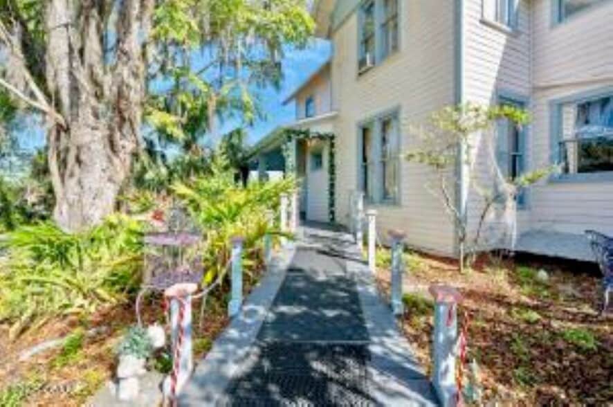 More Photos Of 228 W Howry Ave, Deland Storefront Retail Office For Sale