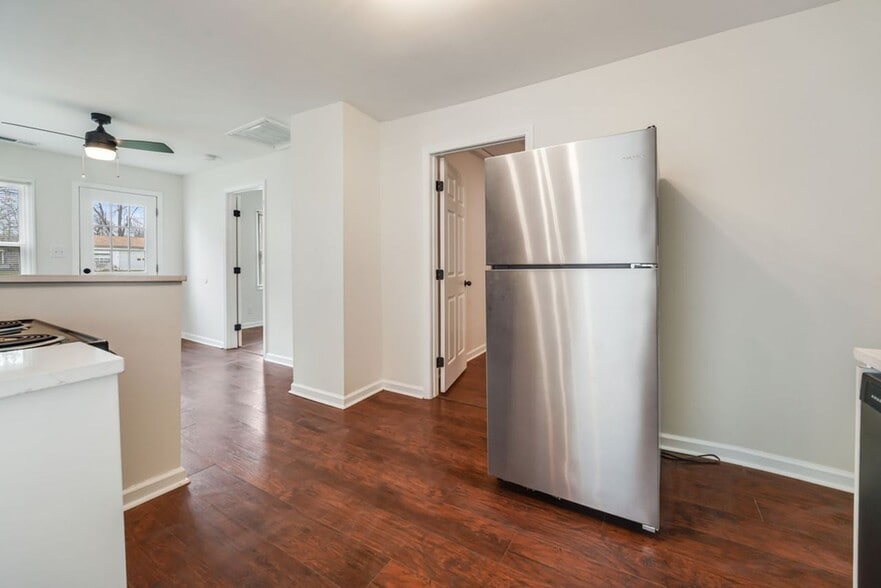 More Photos Of 2550 Broadway St, New Albany Apartments For Sale