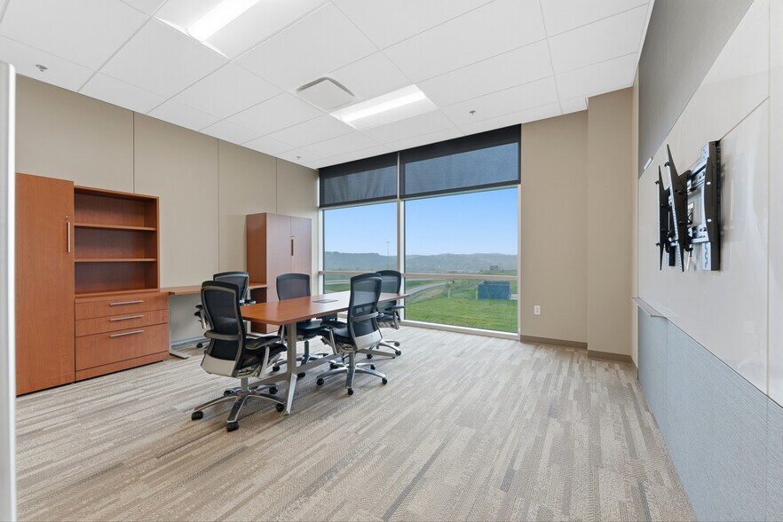 More Photos Of 423 Fortress Blvd, Morgantown Office For Sale