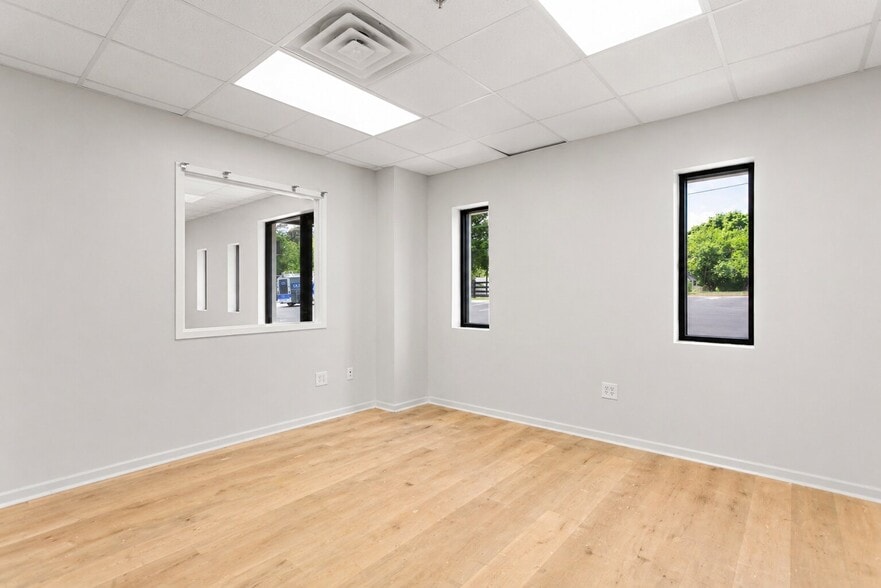 More Photos Of 114 S State St, Haw River Manufacturing For Sale