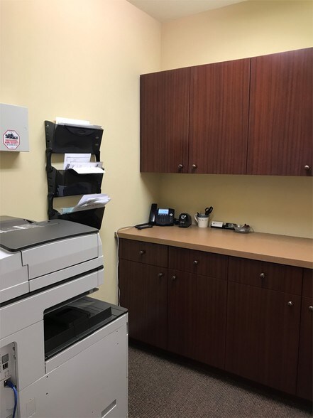 More Photos Of 18540-18544 N Dale Mabry Hwy, Lutz Office For Sale