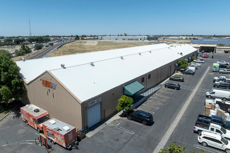 More Photos Of 615-621 Kansas Ave, Modesto Light Distribution For Sale