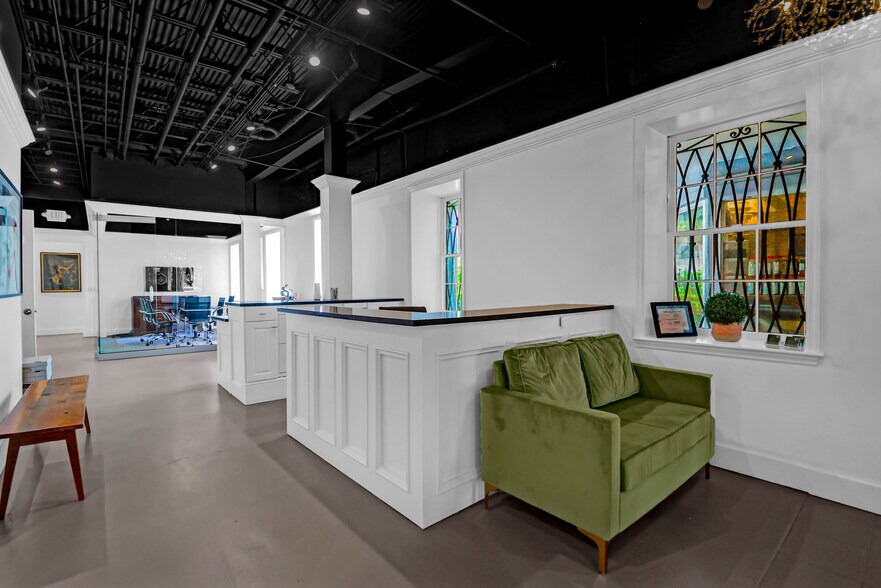 More Photos Of 182-184 E Bay St, Charleston Storefront Retail Office For Sale