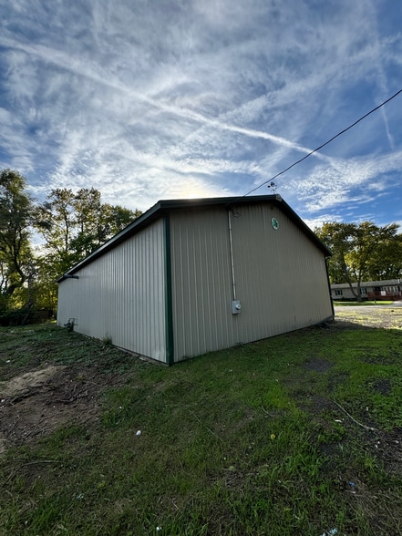 More Photos Of 2945 Gerry St, Gary Industrial For Lease